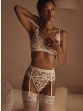 Kilo Brava White Lace Garter Belt 3x